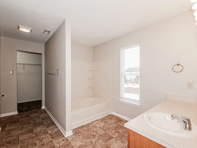 5636 N Littleton Dr — Photo 15