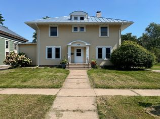 325 S Division St, Waupaca, WI 54981