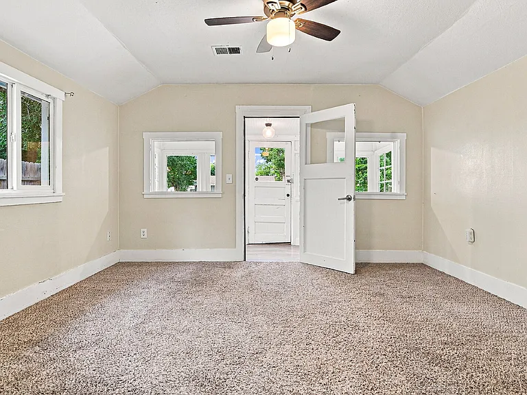 1338 Iola St — Photo 7