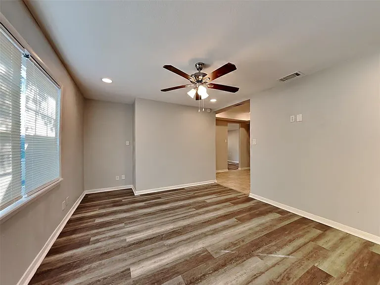 517 Burgett St — Photo 3