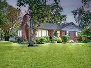 18146 Riverside Dr, Beverly Hills, MI 48025