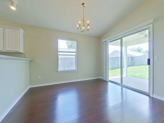 4th image of 286 Limestone Cir