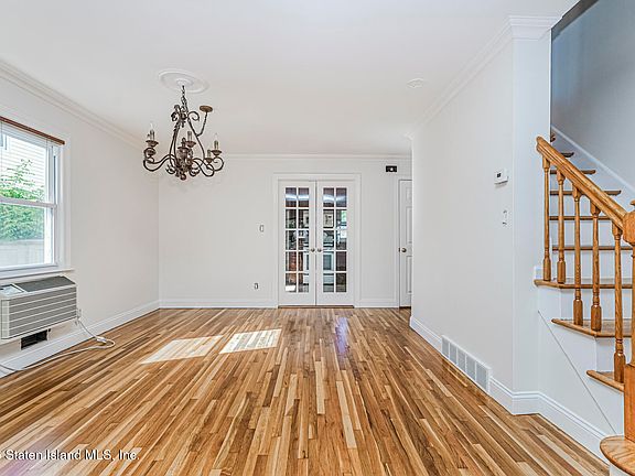 4th image of 58 Hitchcock Ave
