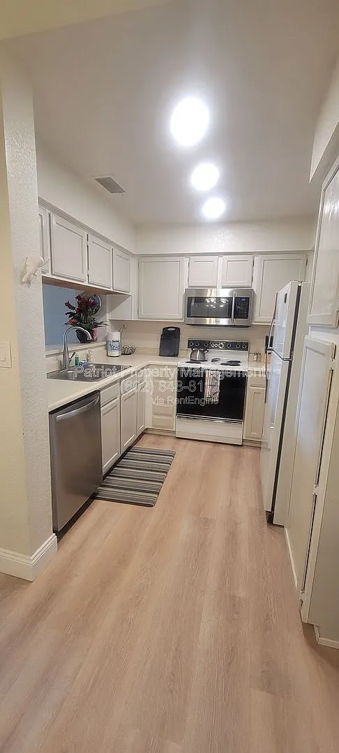 2 bed, 2.0 bath, 1038 sqft, $2,200 — Photo 4