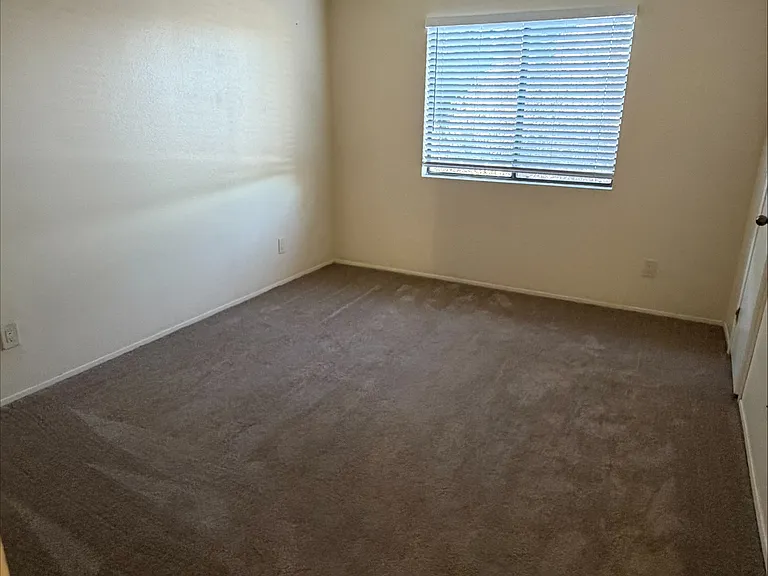College Ave Apts. — Photo 26