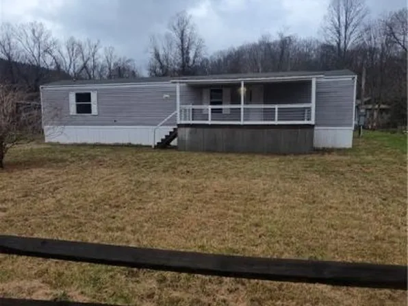 26 Preston Ln, Alum Creek, WV 25003