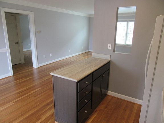 Peninsula with storage