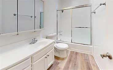 425 N Hobart Blvd — Photo 28