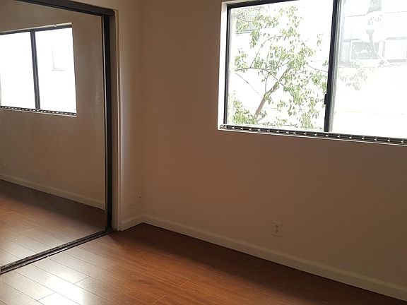 5th image of 326 S Manhattan Pl APT 105