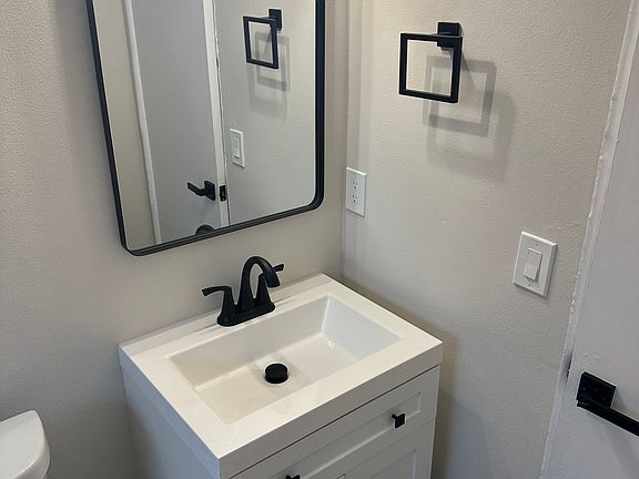 4th image of 1401 N Westmoreland Dr #2