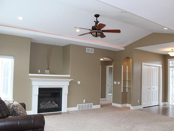5th image of 406 Whispering Willow Ln