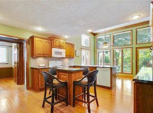 7634 Acuff Ln, Lenexa, KS 66216