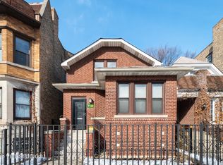 1126 W Addison St, Chicago, IL 60613