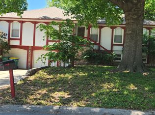 6308 Greenwood St, Shawnee, KS 66216