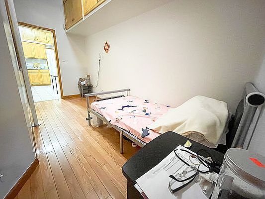 4th image of 35 Henry St APT 1C