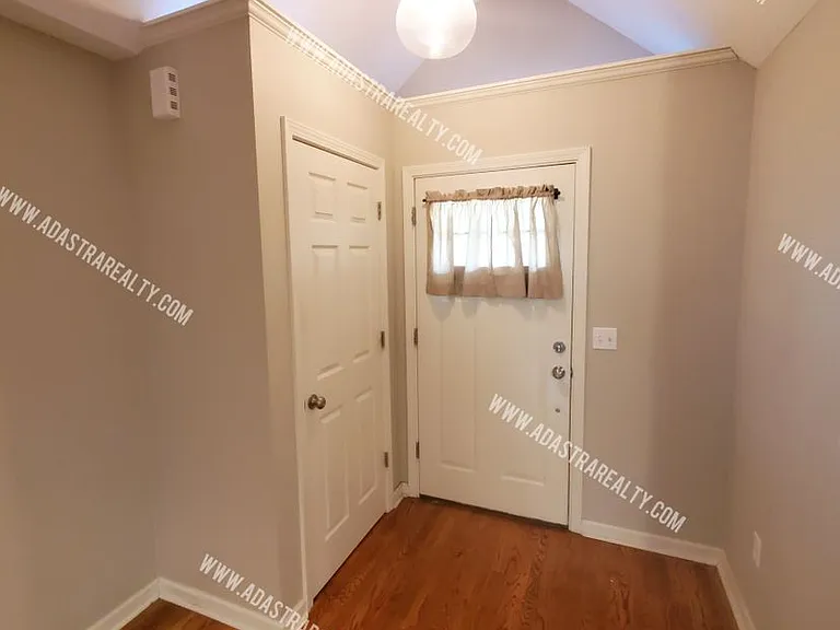 5428 Maple St — Photo 5