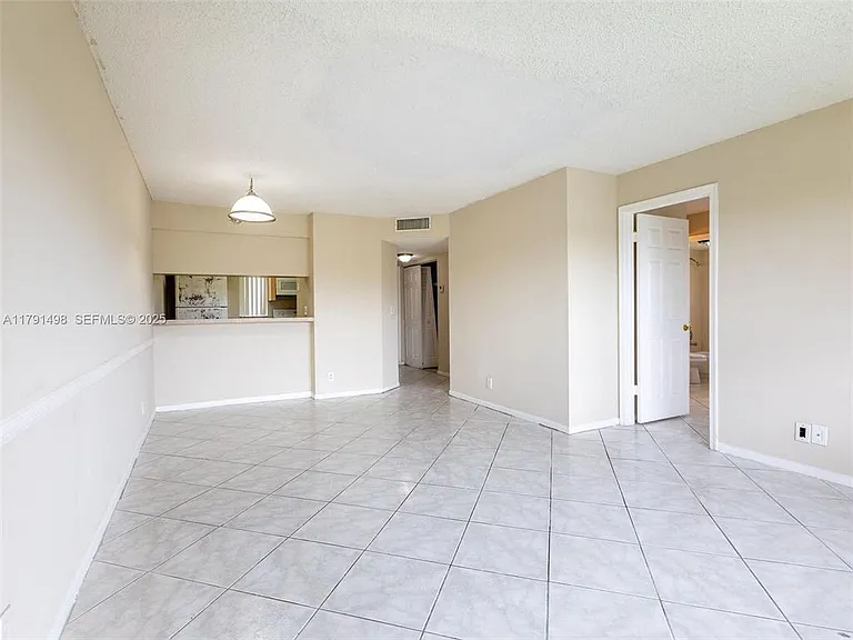 10106 Twin Lakes Dr #4 — Photo 6