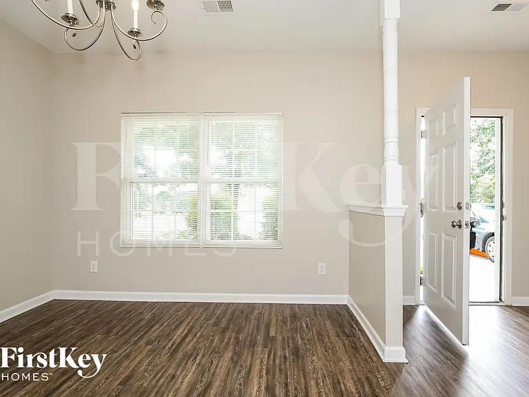 1531 Pecan Ln — Photo 7