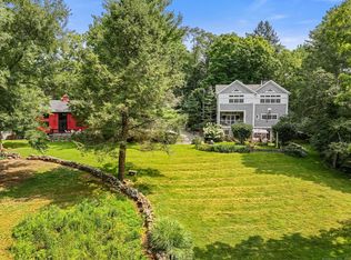 898 Cross Hwy, Fairfield, CT 06824