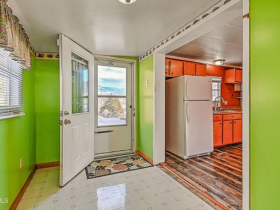 5th image of 839 Corn Valley Rd