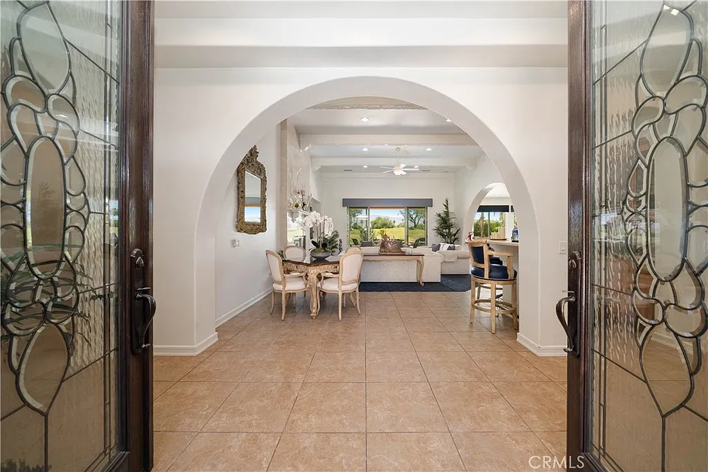 4 bed, 4.5 bath, 3598 sqft, $12,950 — Photo 4