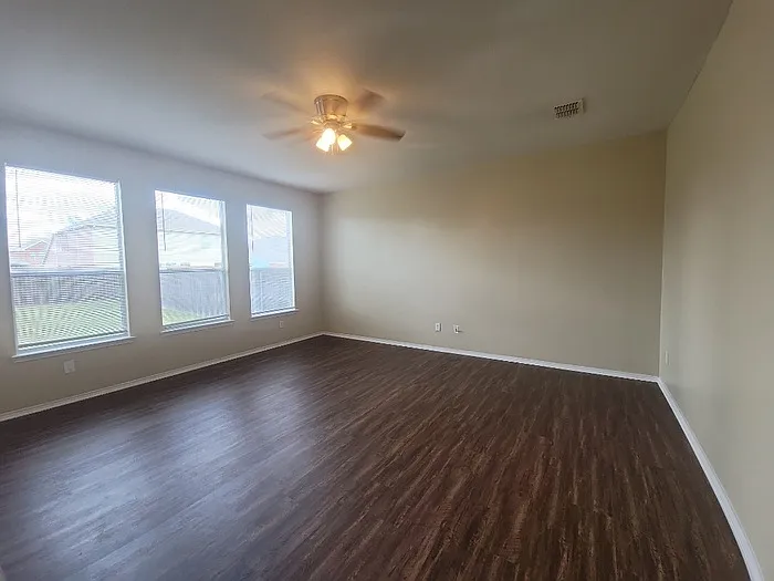 2061 Fair Crest Trl — Photo 2