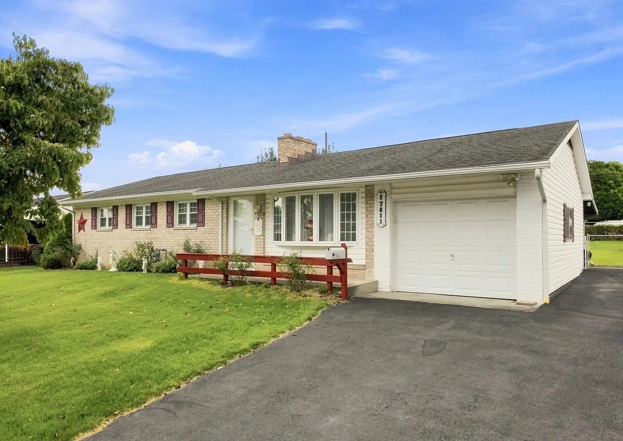 4 bed, 1.5 bath, 1663 sqft, $2,000 — Photo 1