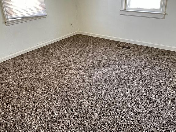 5th image of 466 Mary Ln