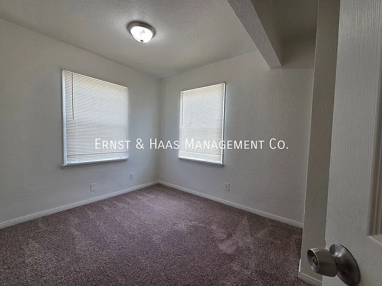 2035 Pine Ave #7 — Photo 10