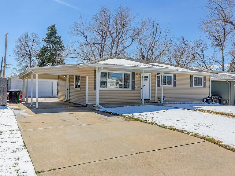 5456 E Atlantic Pl — Photo 2