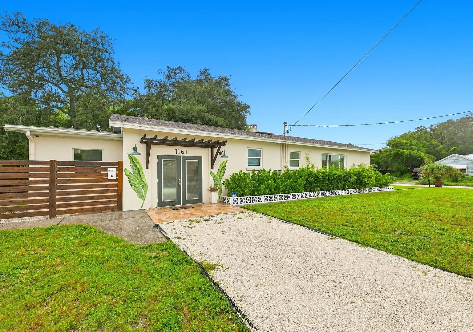 Mid-Century Meets Modern 3/2 Home in Clearwater! — Photo 3
