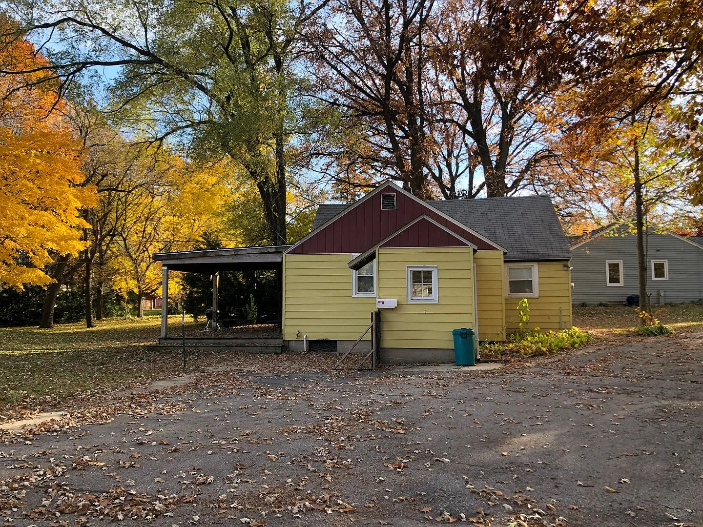 Cozy Two Bedroom Single Family in Country Like Setting — Photo 3