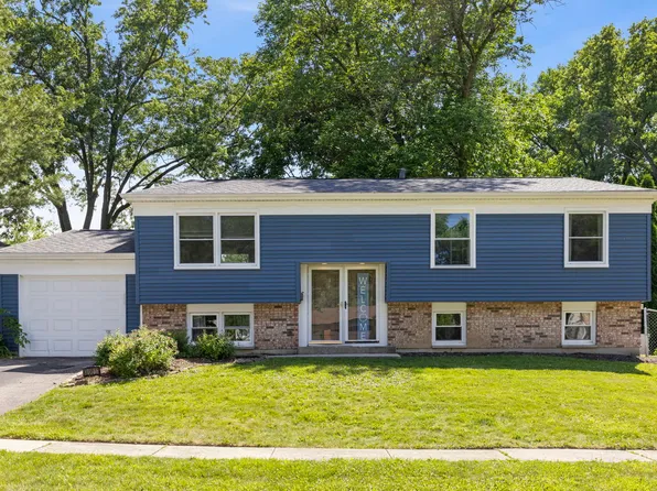 3005 Scenicwood Ln, Woodridge, IL 60517