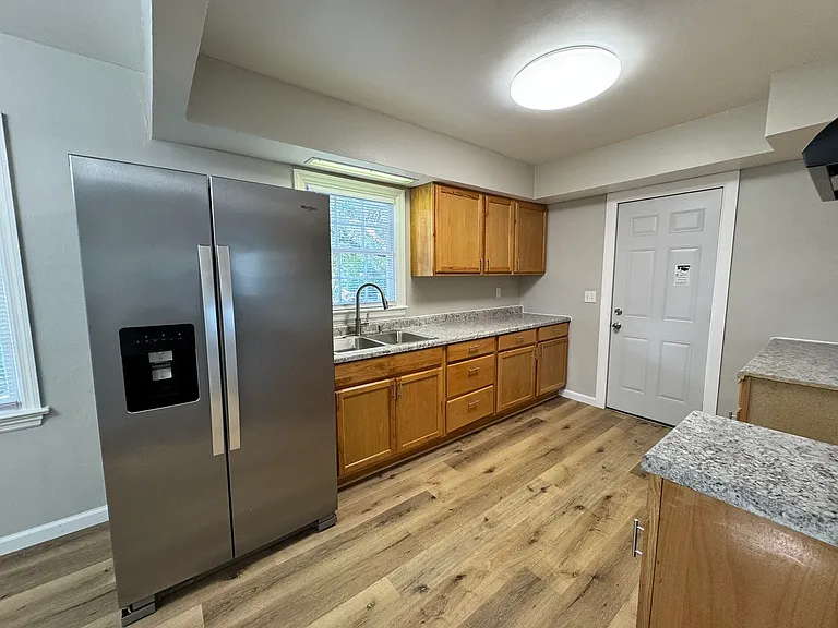 1619 Evergreen St — Photo 4