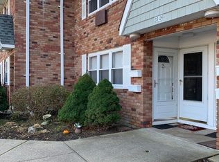 100 Connetquot Ave APT 25, East Islip, NY 11730