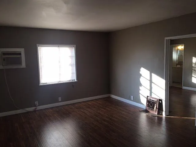 3425 Fairmount Blvd #4 — Photo 3