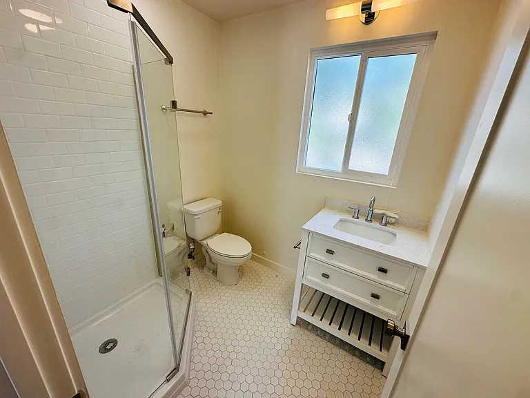 111 N La Cumbre Rd #4 — Photo 3