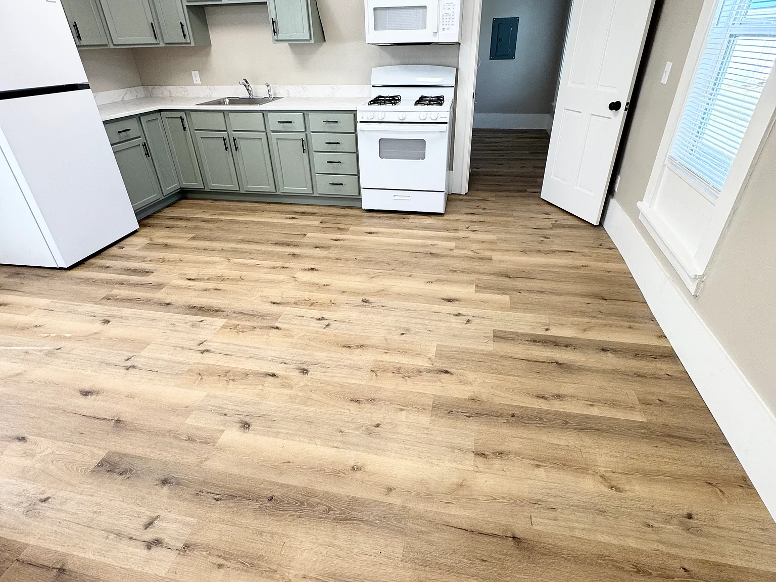 1 bed, 450 sqft, $1,257 — Photo 2