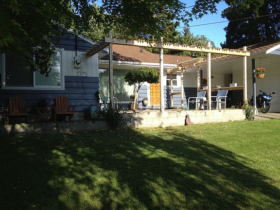 New front courtyard (8/12)