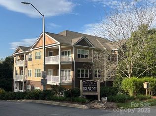 40 Hyannis Dr, Asheville, NC 28804