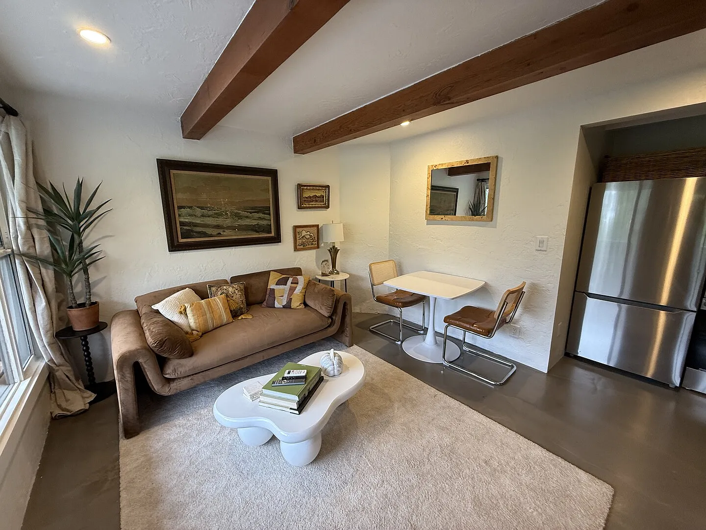 Quiet Hollywood Hills house with view and parking! — Photo 2
