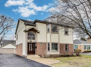 1925 Larkdale Dr, Glenview, IL