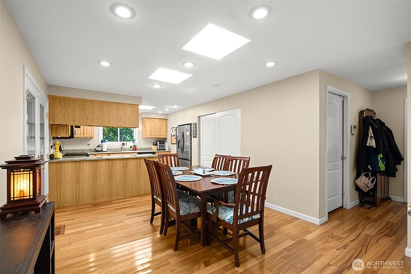 4th image of 7409 207th Avenue E