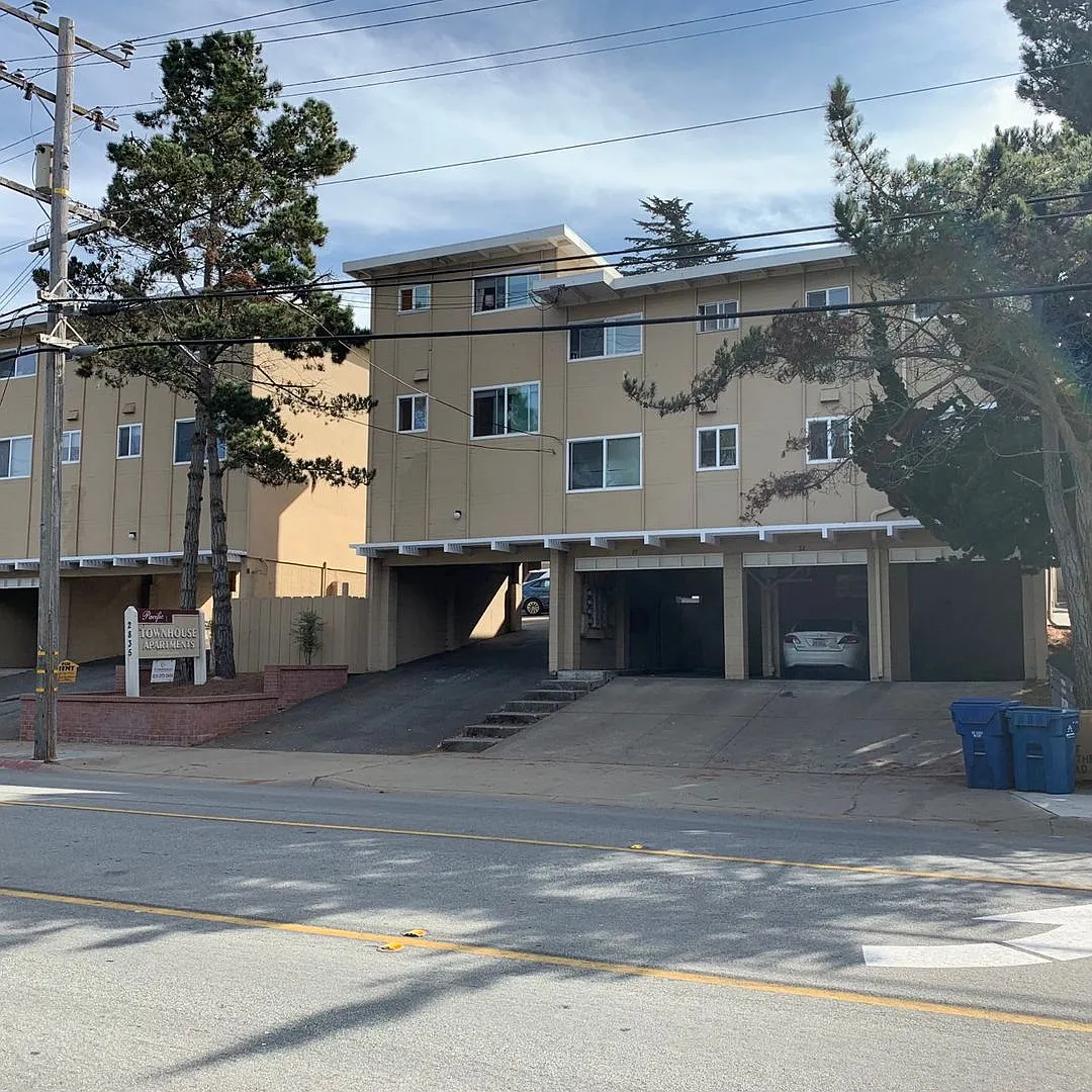 2835 David Ave — Photo 1