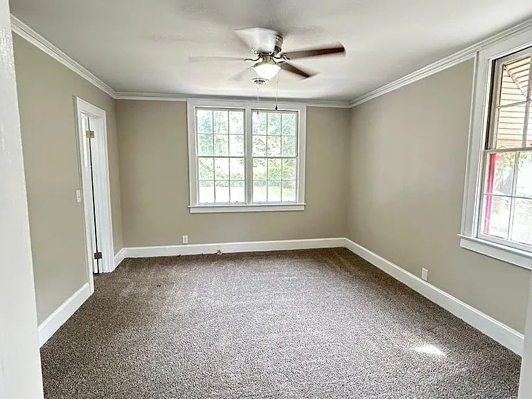 411 E Charlotte Ave — Photo 23