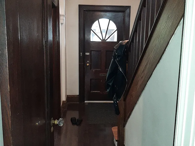 180 Dufferin St #UPPER — Photo 4
