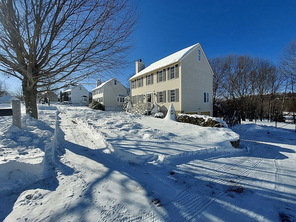 2nd image of 34 Russett Hill Rd