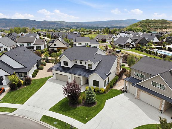 4th image of 496 N Farmhouse Way #11