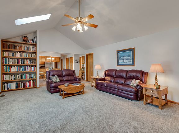 4th image of 10530 Lexington Ln