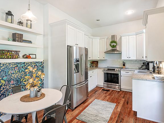 5th image of 4621 Virginia Ave